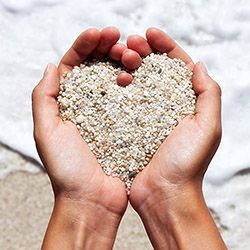 Hand Herz Sand